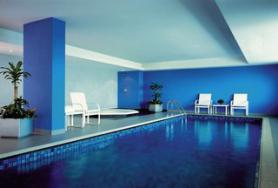Dubajský hotel Shangri-La Dubai s vnitřním bazénem