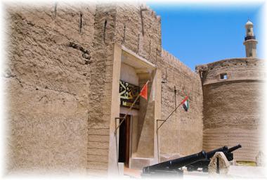 Pevnost Al-Fahidi Fort - vstup do muzea
