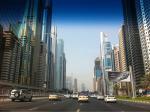 Dubajská silnice s auty