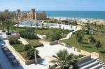 Emirátský hotel Al Hamra Fort na pobřeží