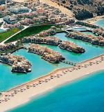 Emirátský hotel Hotel The Cove Rotana Resort na pobřeží 