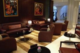 Dubajský hotel Desert Palm s posezením