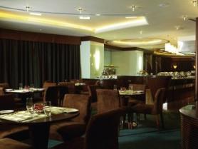 Dubanský hotel Rose Rayhaan By Rotana s restaurací