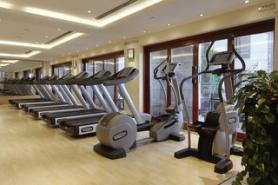 Dubajský hotel Fairmont Dubai s posilovnou