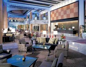Dubajský hotel Taj Palace se vstupní halou