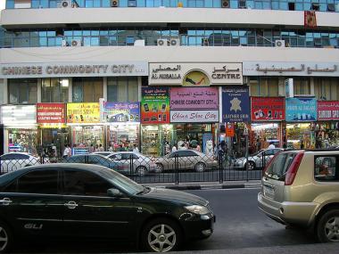 Dubajská Deira a jedna z ulic